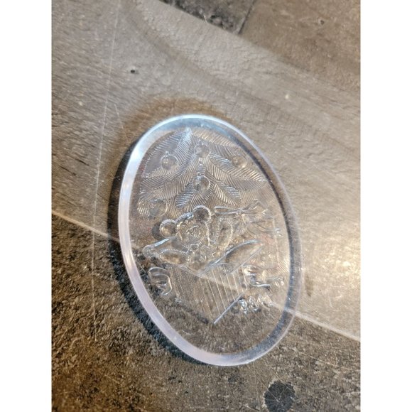 Opening gifts Teddy bear tree acrylic ornament xmas - Picture 3 of 4